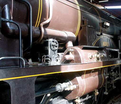 The outside, high pressure, cylinders, are fed by a main steam pipe with several right angle bends and a small cross sectional area. However for their day these were some of the best locomotives around. October 9 2003 