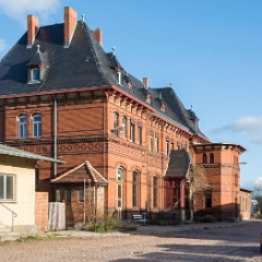 DSC1104  Gernrode's large and impressive standard gauge station building, but no trains serve it anymore. : Germany, HSB, Harz